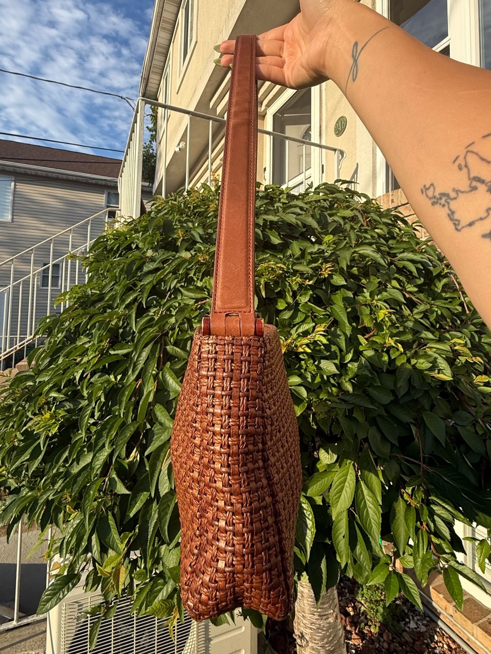 Fossil Brown Woven Shoulder Bag - Picture 4 of 6